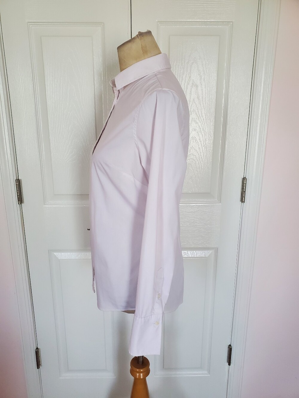 Banana Republic "RileyII" Shirt Designed to Create a Tailored Silhoutte (Size 6) - Picture 7 of 16